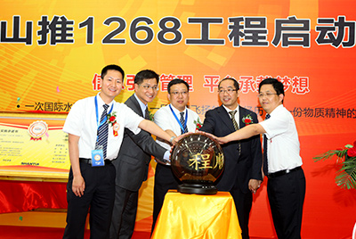 2011年山推信息化建設(shè)有三件大事：ERP、PDM、呼叫中心，其中ERP為核心，PDM是基礎(chǔ)，呼叫中心為方式之一。